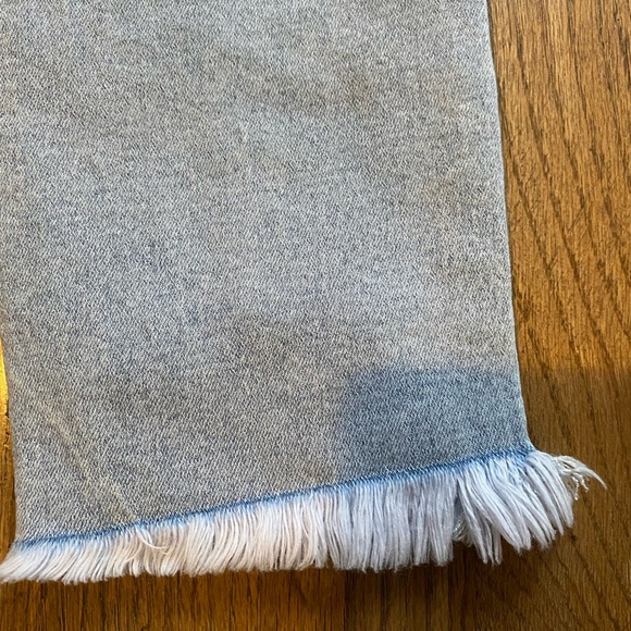 Stylish Light Wash Jeans with Fringe Hem Sparkles Venus Womens Size 4 Pants - Picture 5 of 9